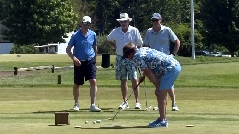 Golfers at the putting contest.