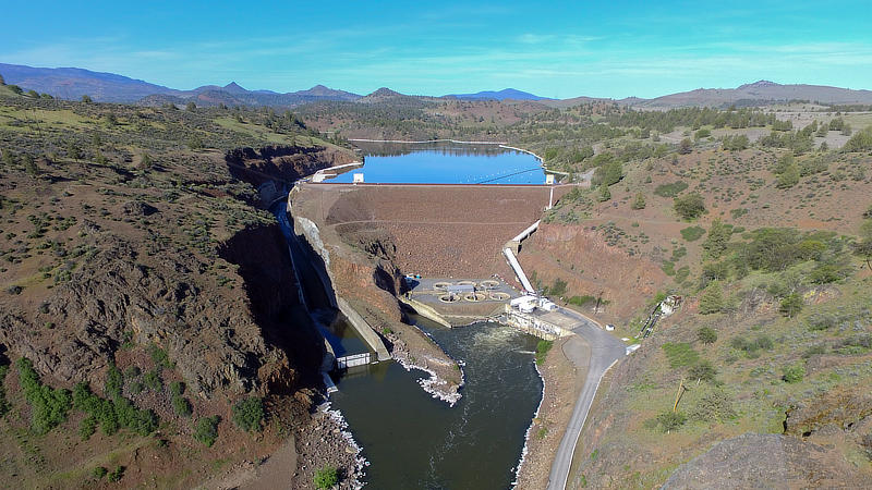 Aerial view of the Klamath River before the Iron Gate Dam was removed.