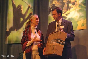 Bern Sweeney presents Jane Goodall with a Leaf Pack Experiment kit.