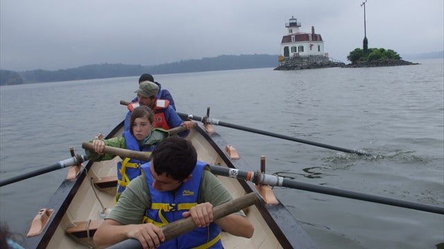 Mountaintop to Tap trekkers rowing on the Hudson River.