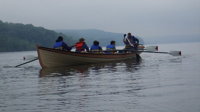 Mountaintop to Tap trekkers rowing on the Hudson River.