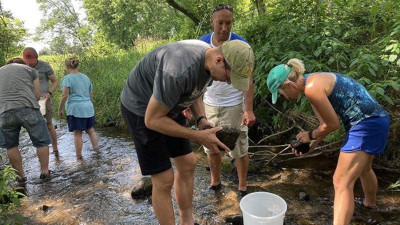 Six teachers collecting macroinvertebrates in White Clay Creek.