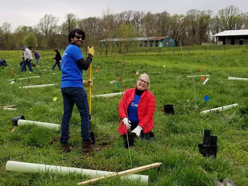 Volunteers Plant 1,500 Trees for National Volunteer Week